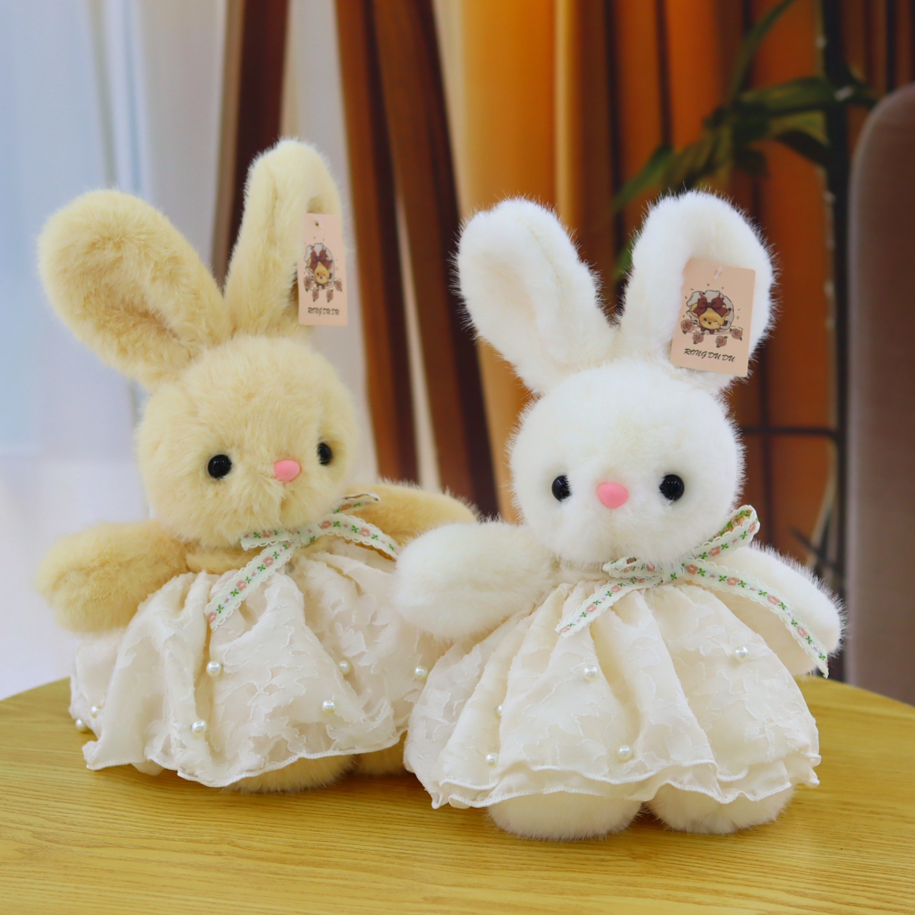 Happy Rabbit Pearl dress style