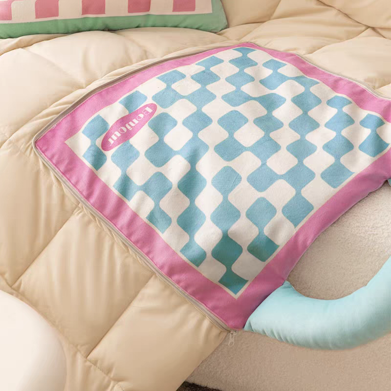 Cartoon hand-held throw pillow, quilt, two-in-one, nap blanket, pillow, air-conditioned quilt, car-mounted folding pillow detail image 2