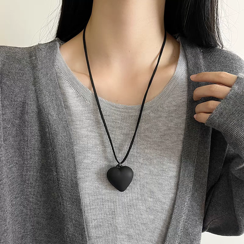 博主同款爱心吊坠项链女甜酷辣妹风长款毛衣链抽绳可调节颈链配饰详情图4