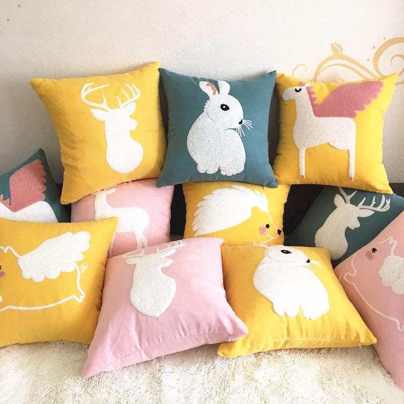 The popular dual-purpose car cushion quilt, office midday rest air conditioner quilt, multi-functional sofa pillow quilt