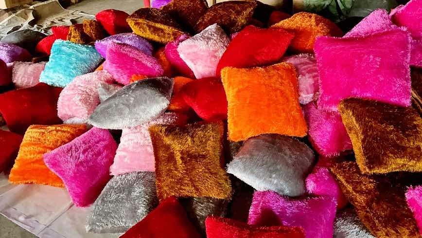 Modern and simple glittery velvet pillowcases, colored home cushions, plush pillows, home sofas, bedside and waist pillows, cars details Picture