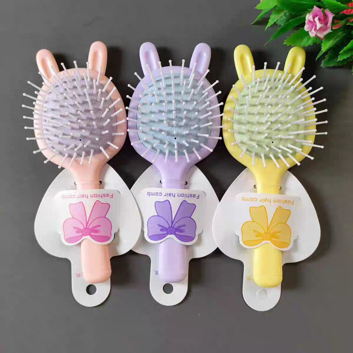 Rabbit ear cartoon airbag comb, fashionable girl hair comb, portable and portable soothing airbag massage comb details Picture