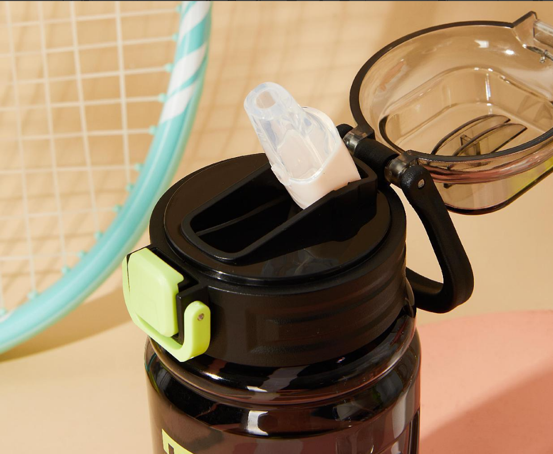 Simple student sports plastic cup made of PC material DY-SL2041, large capacity 1000ml Application Scenario