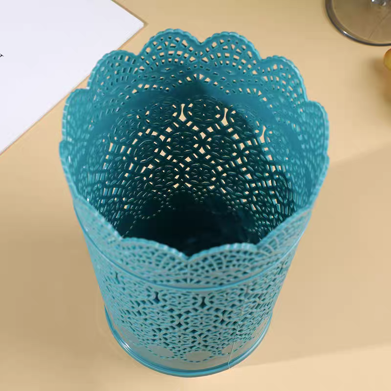 Desktop trash can, cute Internet celebrity mini remote control, storage bucket, storage basket, household plastic trash can, sanitary bucket details Picture
