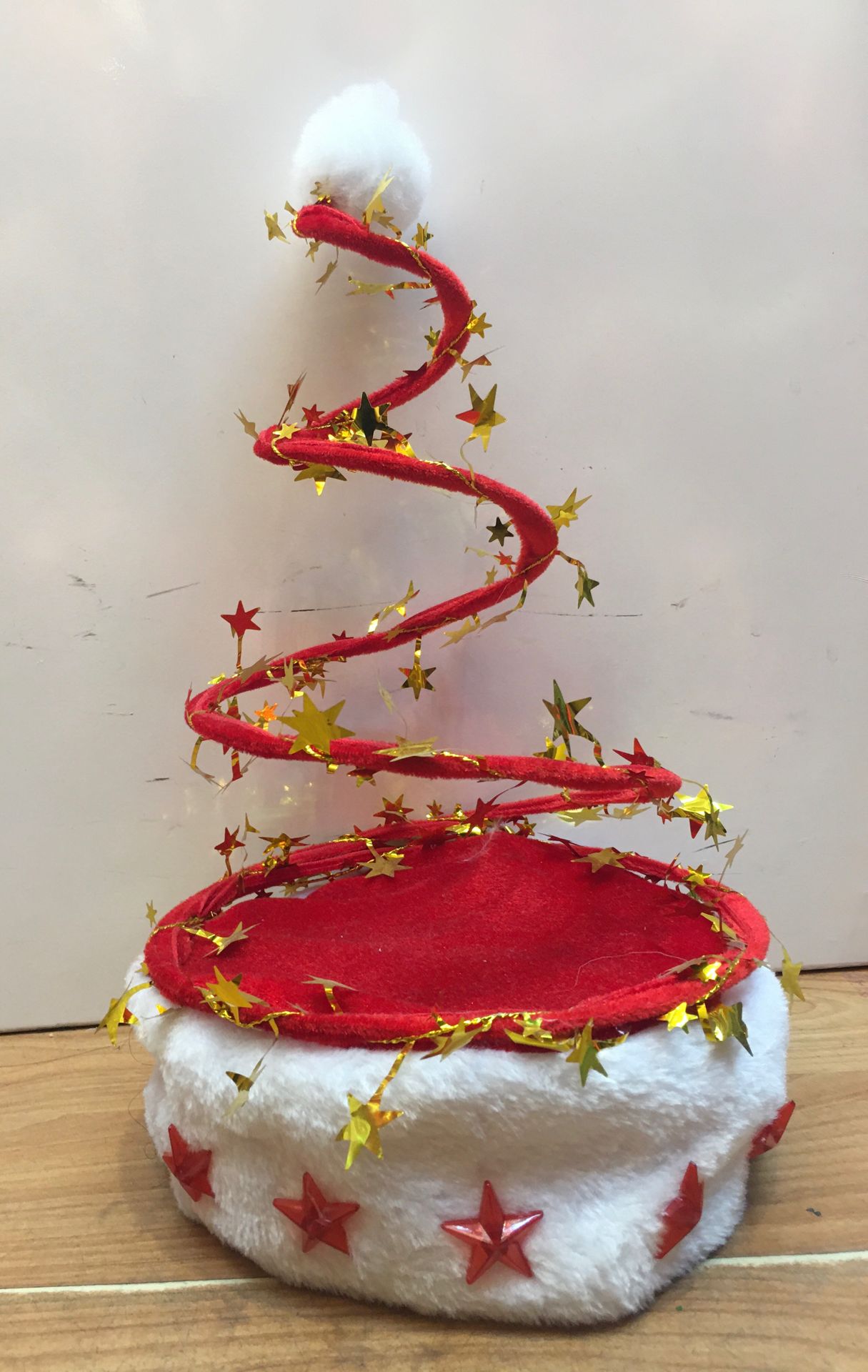 Factory direct sales of spring hats, Christmas hats, Christmas decorations, and pom-pom Christmas hats as gifts Item Picture
