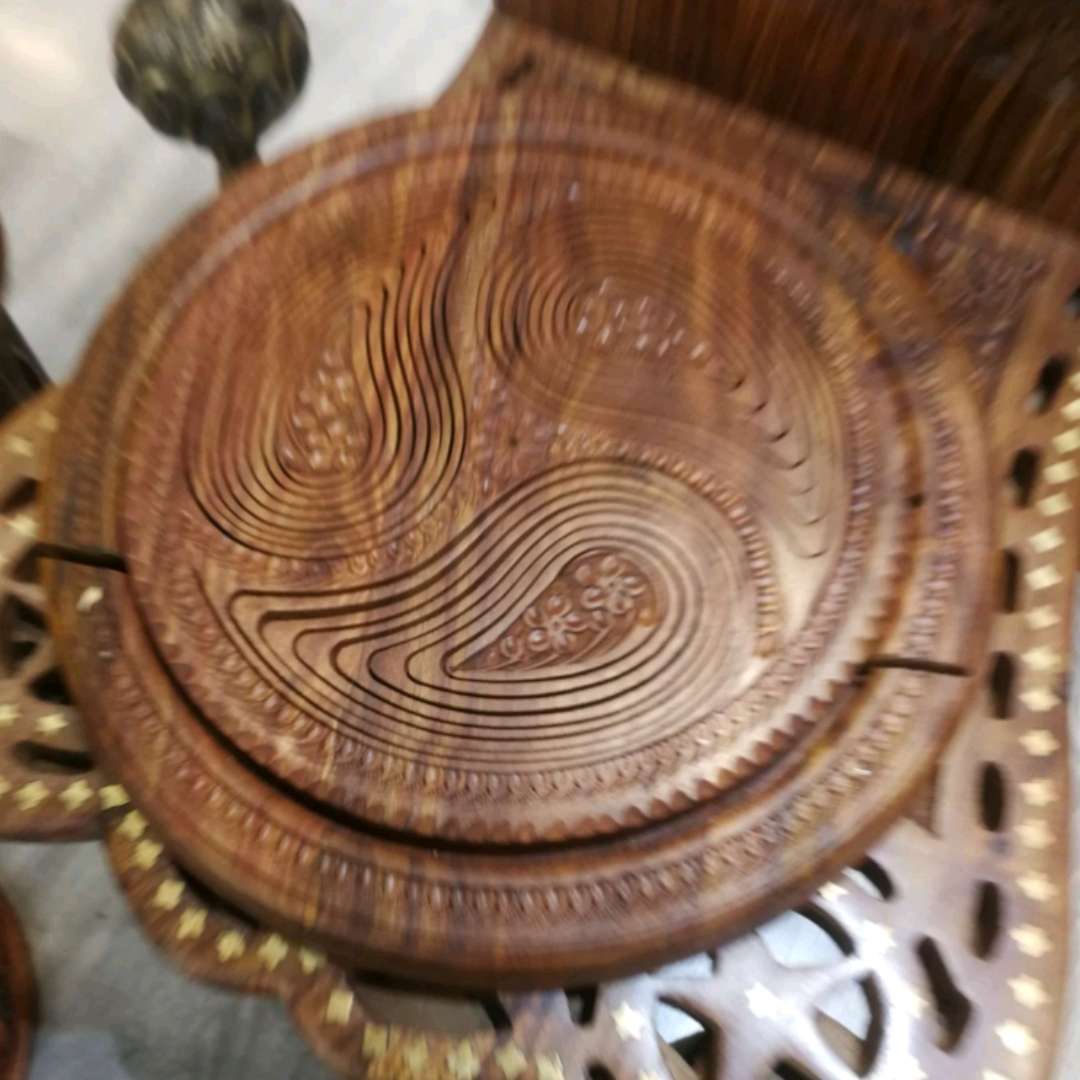 A Pakistani rosewood fruit basket is a great gift for friends and best friends Specification image