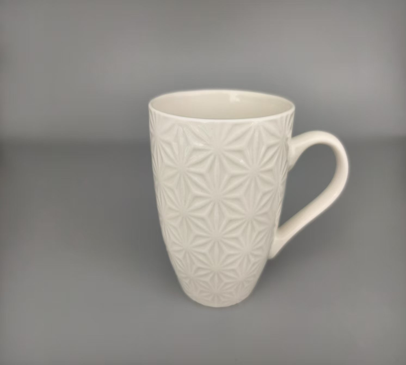 14-ounce embossed water cup, packed in a pallet box FD14-13