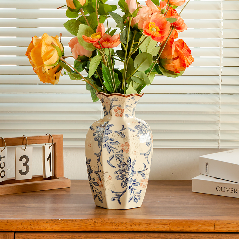 国潮装饰摆件家居装饰艺术品 小巧简约设计花艺插花器  中国风精致陶瓷花瓶 装饰    青花瓷             细节图