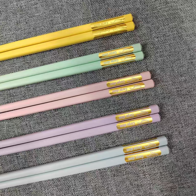 The colorful fish and colored alloy chopsticks are heat-resistant, moldy and non-slippery. They are high-end household chopsticks detail image 3