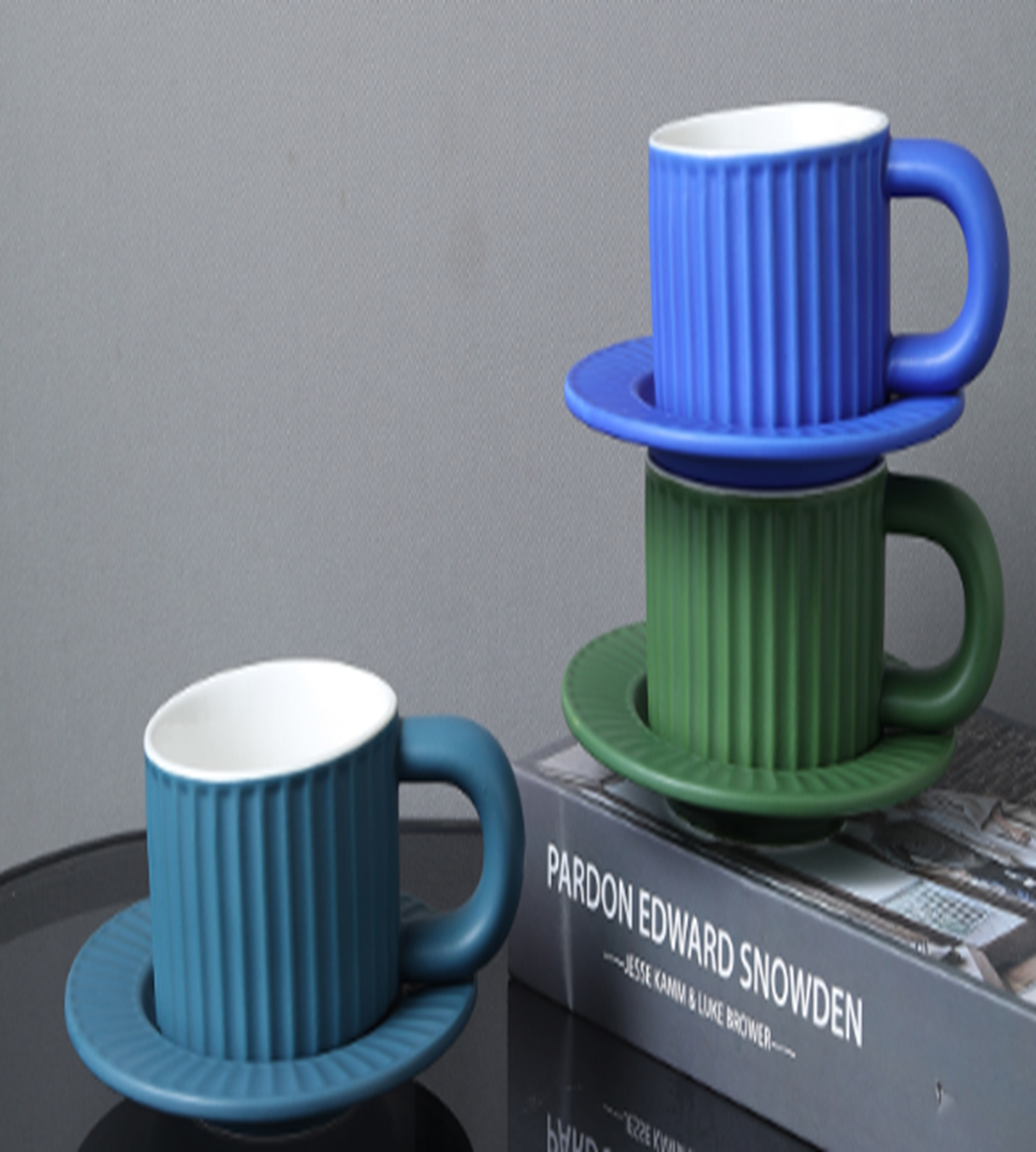 Orejas grandes rayas taza y plato naranja rojo amarillo jengibre azul klein azul tinta verde oscuro GM129 details Picture