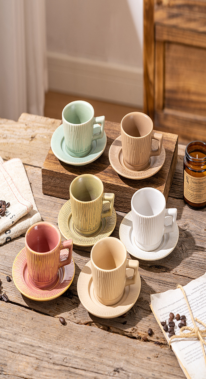 Tree-patterned small cups and plates are available in porcelain white, bluish-green, maple red, cream, grayish-brown, turquoise, and royal blue MC-008