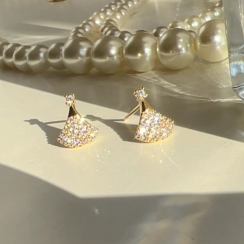 Xuhui brand exquisite and light luxury copper-plated real gold inlaid zircon 925 silver needle small dress, fashionable and elegant stud earrings, earrings and pendants details Picture