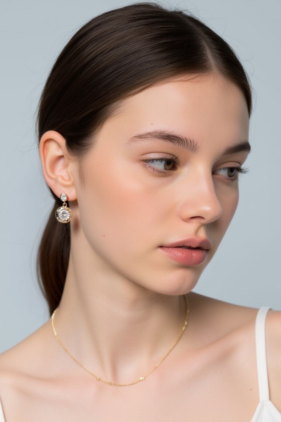 Exquisite and light luxury copper plated with real gold and set with zircon 925 silver needle, round and personalized design, fashionable stud earrings full figure