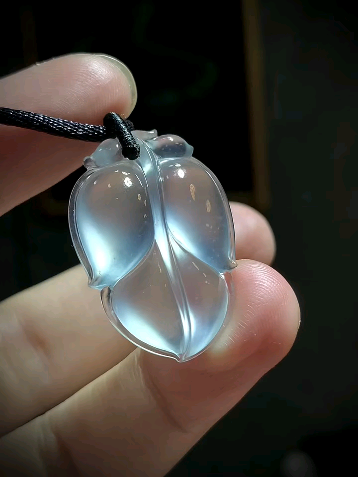 297翡翠玻璃种树叶挂件