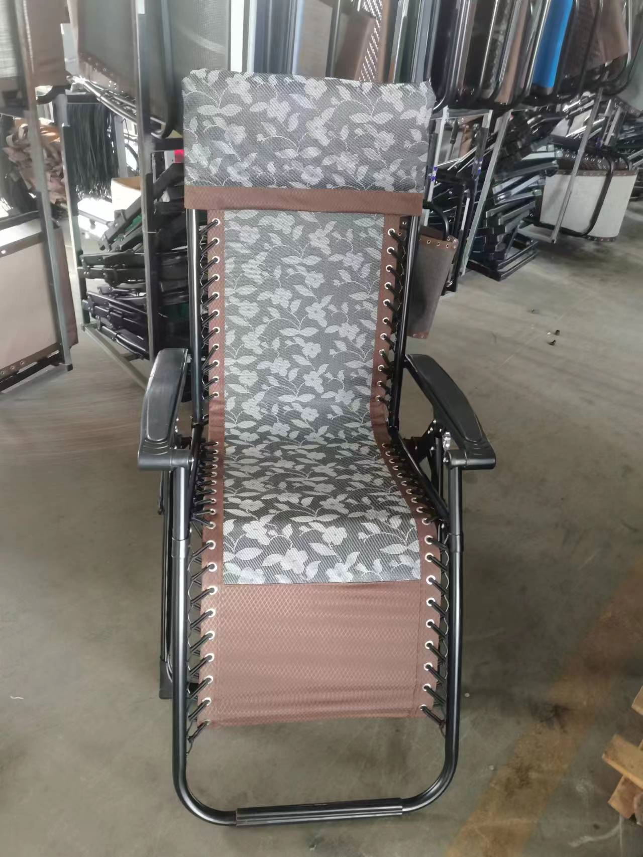 Lounge chairs that can be sat or reclined, folding chairs, nap beds, nap chairs, office lazy people, household beach backrest chairs wholesale Application Scenario