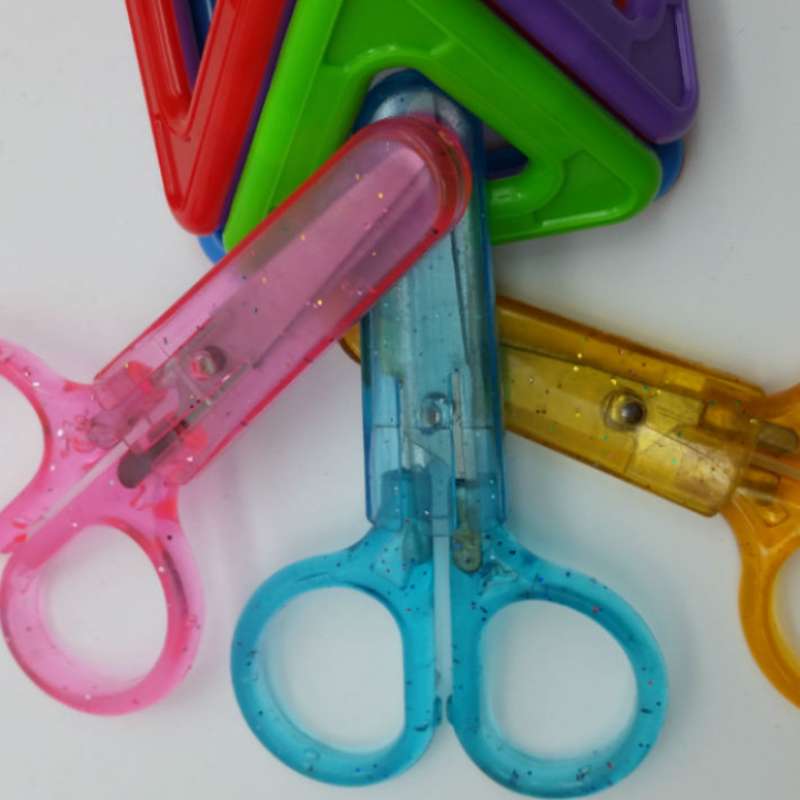 鹏豪剪刀儿童彩色剪刀小号办公剪美 工剪纸剪刀花边剪刀
