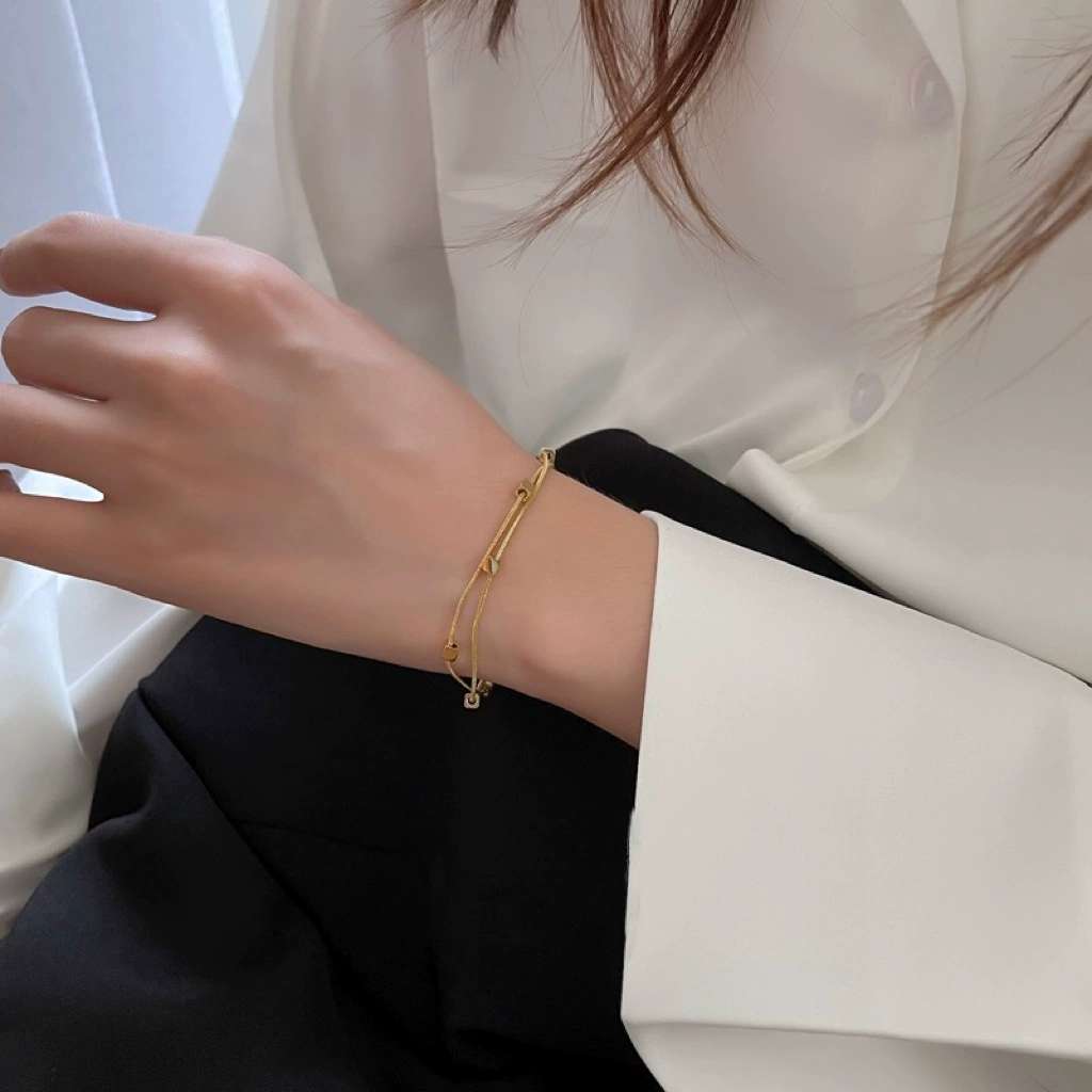 Fashionable women's bracelets, simple and versatile Korean style accessories, gifts, promotional items, titanium steel square bracelets, bracelets, bracelet accessories details Picture