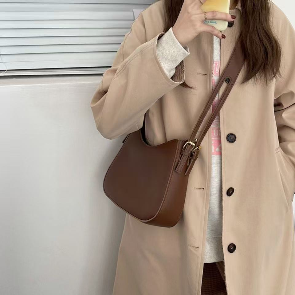 ins百搭斜挎包包女2022新款时尚复古腋下包法国小众单肩马鞍包潮