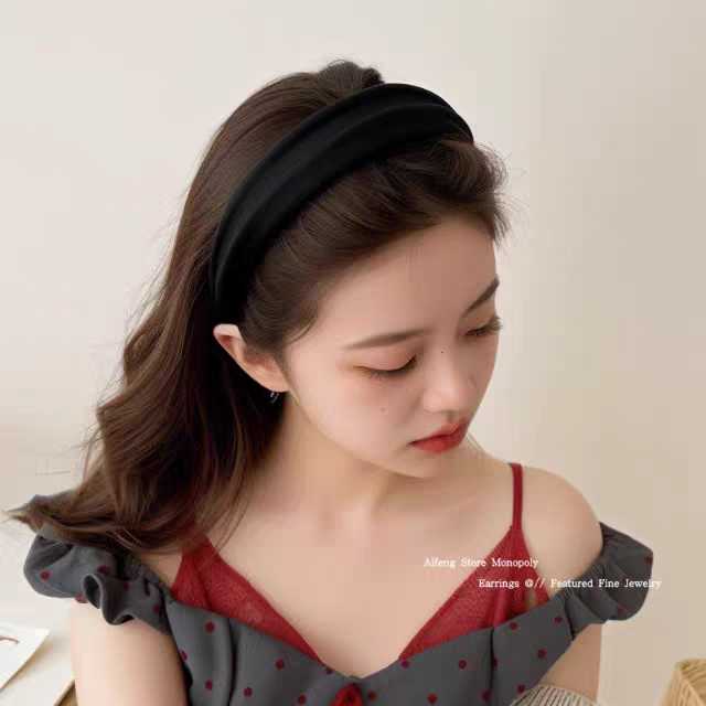The 2025 new high-end, stylish and fashionable hair band is a must-have for the top of the head, a women's headband, a hair clip, a hair tie and a hair accessory Application Scenario