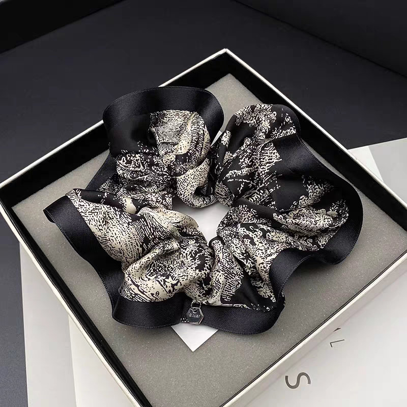 New Chinese-style ink-wash painting satin hair accessory, women's hair tie, hair rope, ponytail, rubber band, large intestine hair band, headwear and hair flower detail image 5