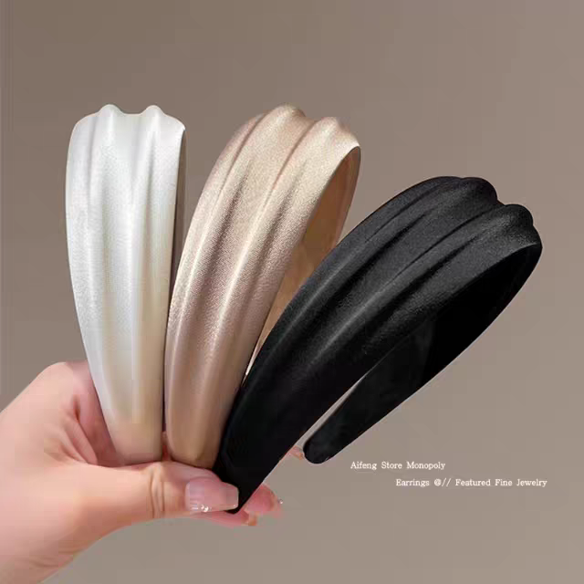 The 2025 new high-end, stylish and fashionable hair band is a must-have for the top of the head, a women's headband, a hair clip, a hair tie and a hair accessory