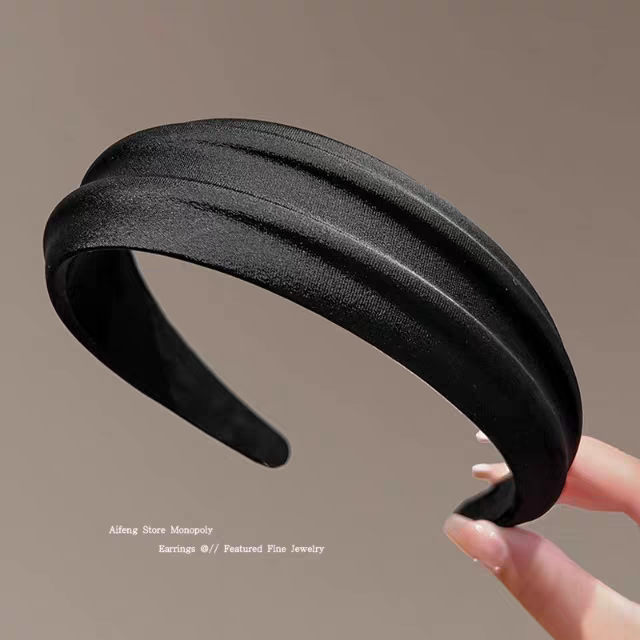 The 2025 new high-end, stylish and fashionable hair band is a must-have for the top of the head, a women's headband, a hair clip, a hair tie and a hair accessory Specification image