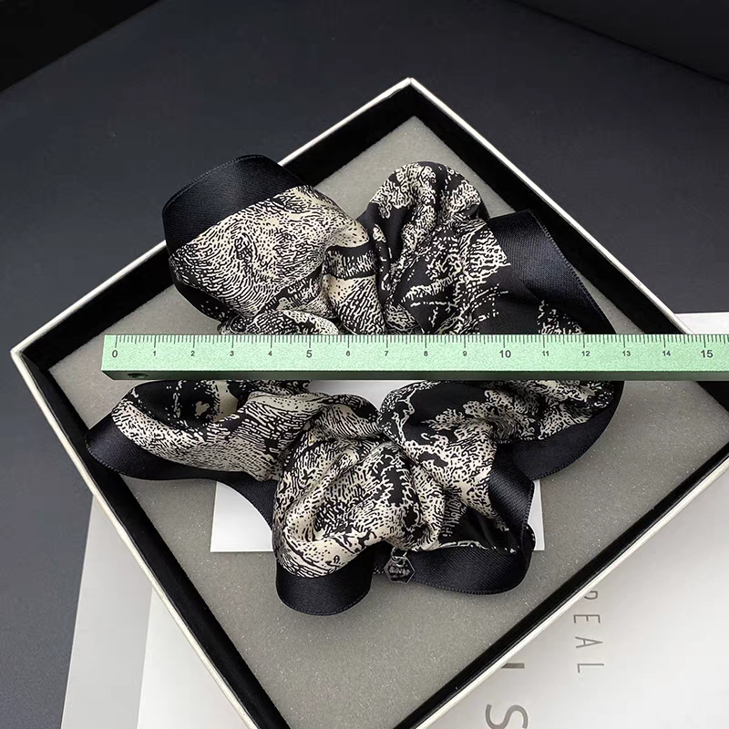 New Chinese-style ink-wash painting satin hair accessory, women's hair tie, hair rope, ponytail, rubber band, large intestine hair band, headwear and hair flower detail image 2