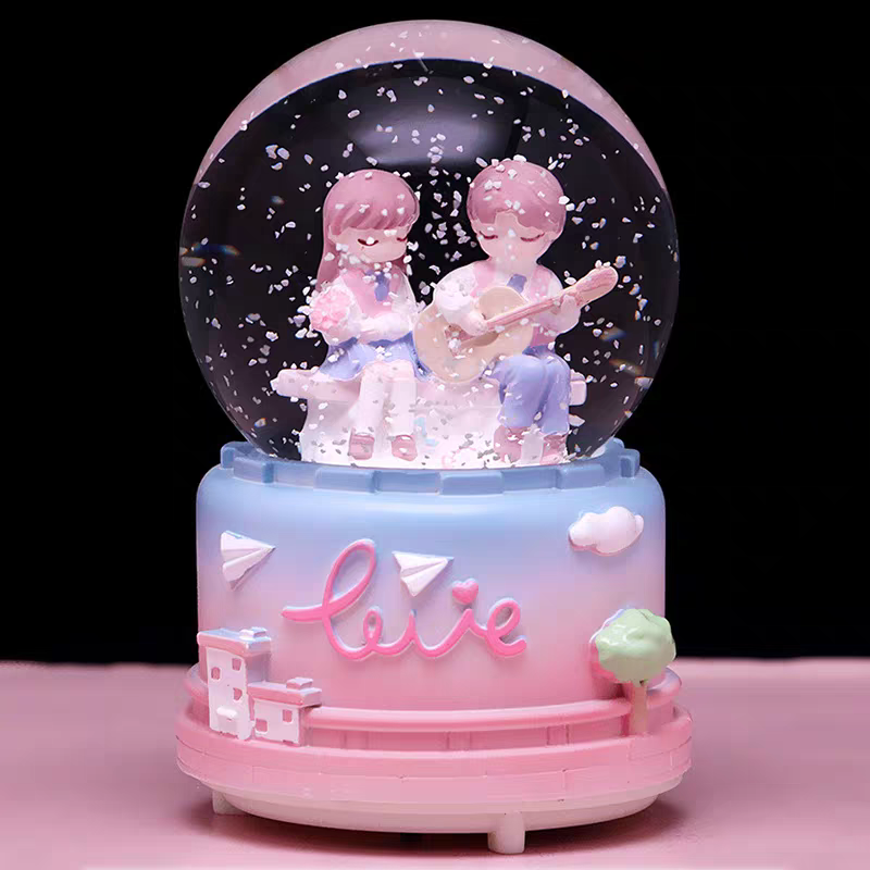 工艺品礼品玻璃树脂水晶球音乐盒飘雪的厂家直销，卡通人物情侣爱心婚礼系列产品。详情图13