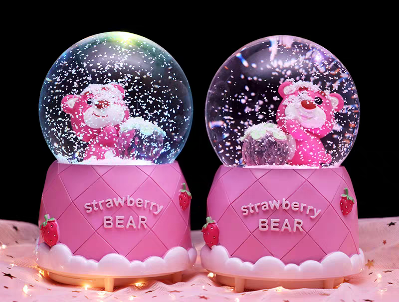 工艺品礼品玻璃树脂水晶球音乐盒飘雪的厂家直销，卡通人物情侣爱心婚礼系列产品。详情图6