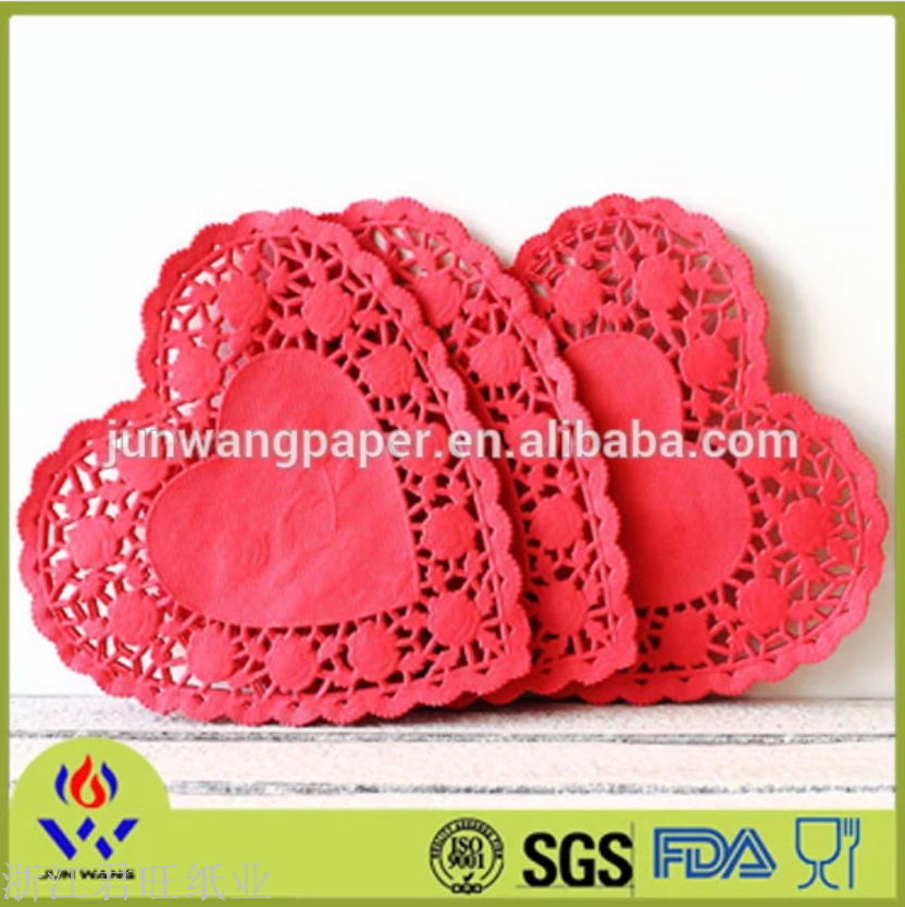 厂家直销 心形镂空彩色食品垫纸 一次性酒店用纸 烘焙纸垫 花底纸
