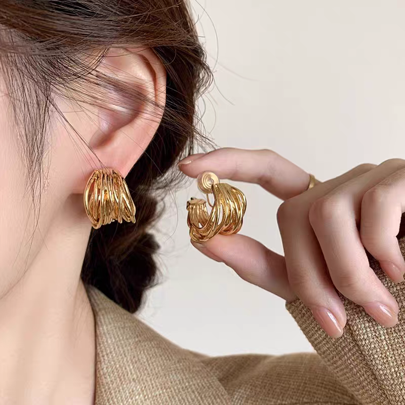 时尚珍珠耳环烧焊锆石耳饰简约气质耳环女韩版百搭耳饰品白底实物图