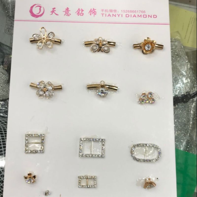 精美钻饰衣饰款式多样设计精美辅料