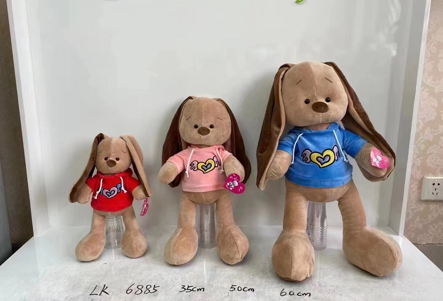The plush toys and figurines of Pinyou are so cute that children all love the sweatshirt rabbits details Picture