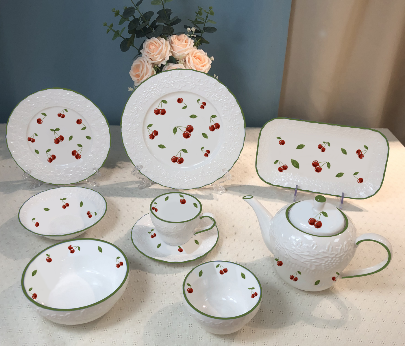 Light luxury, high appearance level, manor French relief tableware set, bowls, plates, high-end tableware, housewarming and wedding gifts Application Scenario
