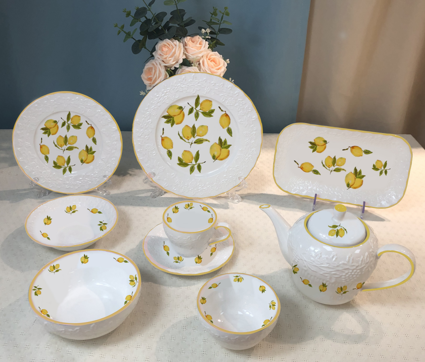 Light luxury, high appearance level, high-end sense, manor French relief tableware set, bowls, plates, high-end sense, tableware, housewarming wedding gift, modern simple style tableware set, high-end tableware, ceramic plates Application Scenario