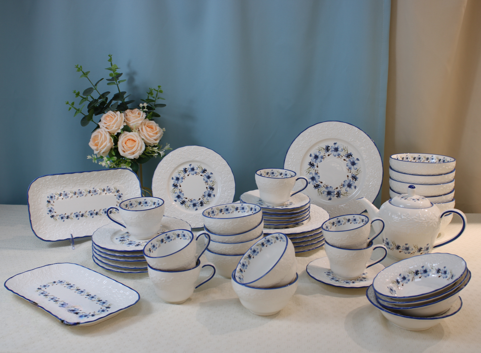 Light luxury, high appearance level, high-end sense, manor French relief tableware set, bowls, plates, high-end sense, tableware, housewarming wedding gift, modern simple style tableware set, high-end tableware, ceramic plates Item Picture