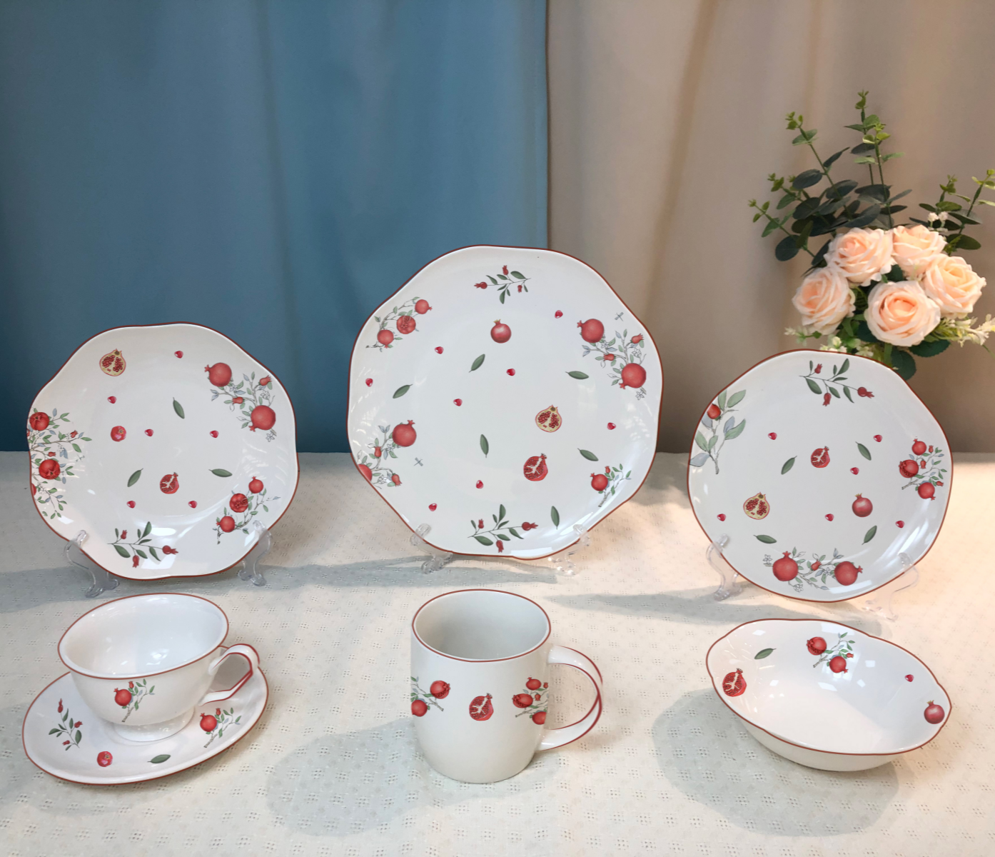 Light luxury and high appearance Water Level Manor French relief tableware set, bowls, plates, high-end tableware, housewarming and wedding gifts, modern and simple style tableware set, high-end tableware for wedding gifts, ceramic plates Specification image