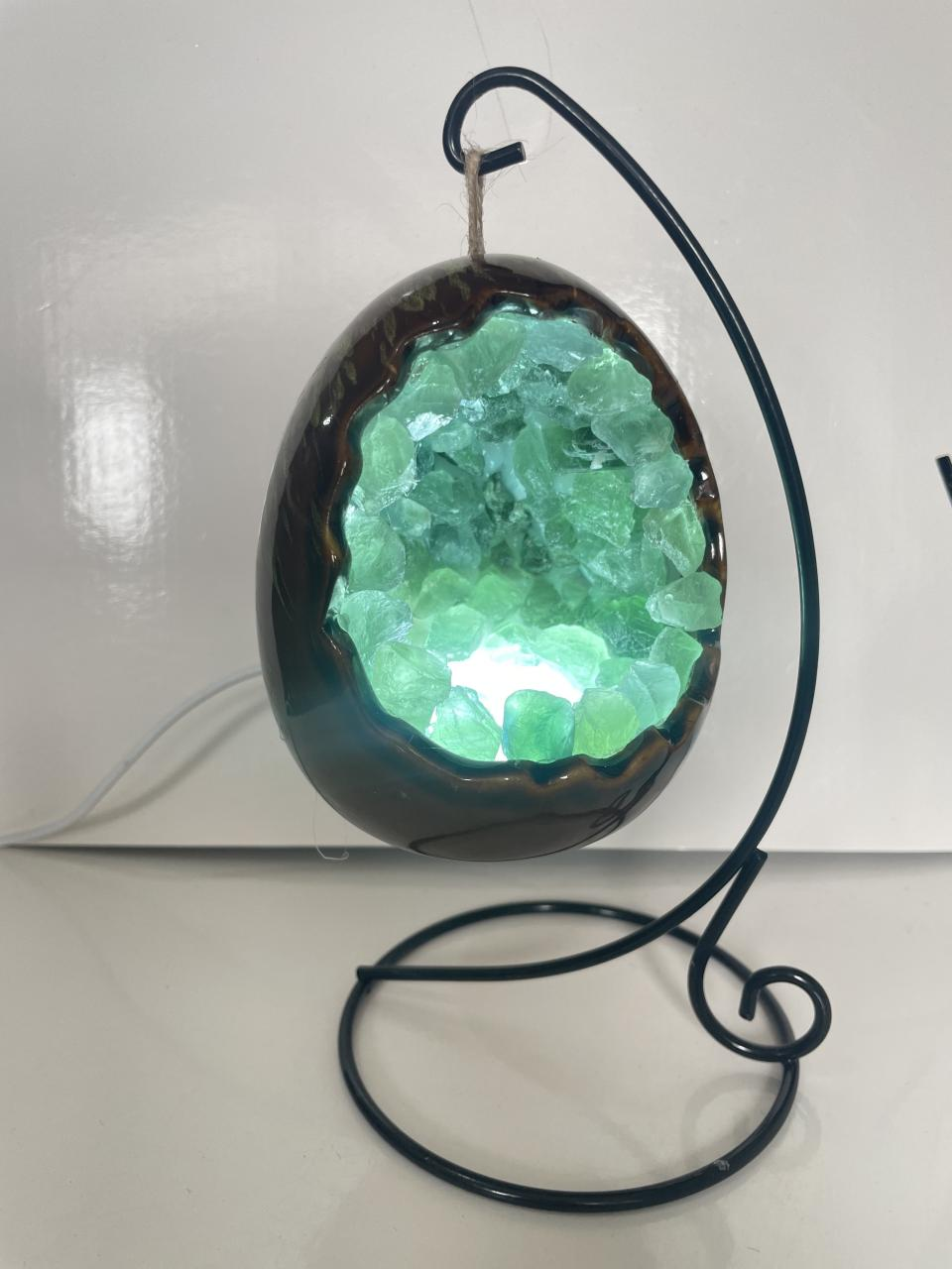 A collection of rare stones: crystal table lamps, led crystal decorative handicrafts, ornaments, crystal money tree decorative handicrafts, various crystal stones, rain flower stones, raw stones, natural pebbles, fish tanks, flower POTS, colored stones, seven-color and five-color stones Application Scenario