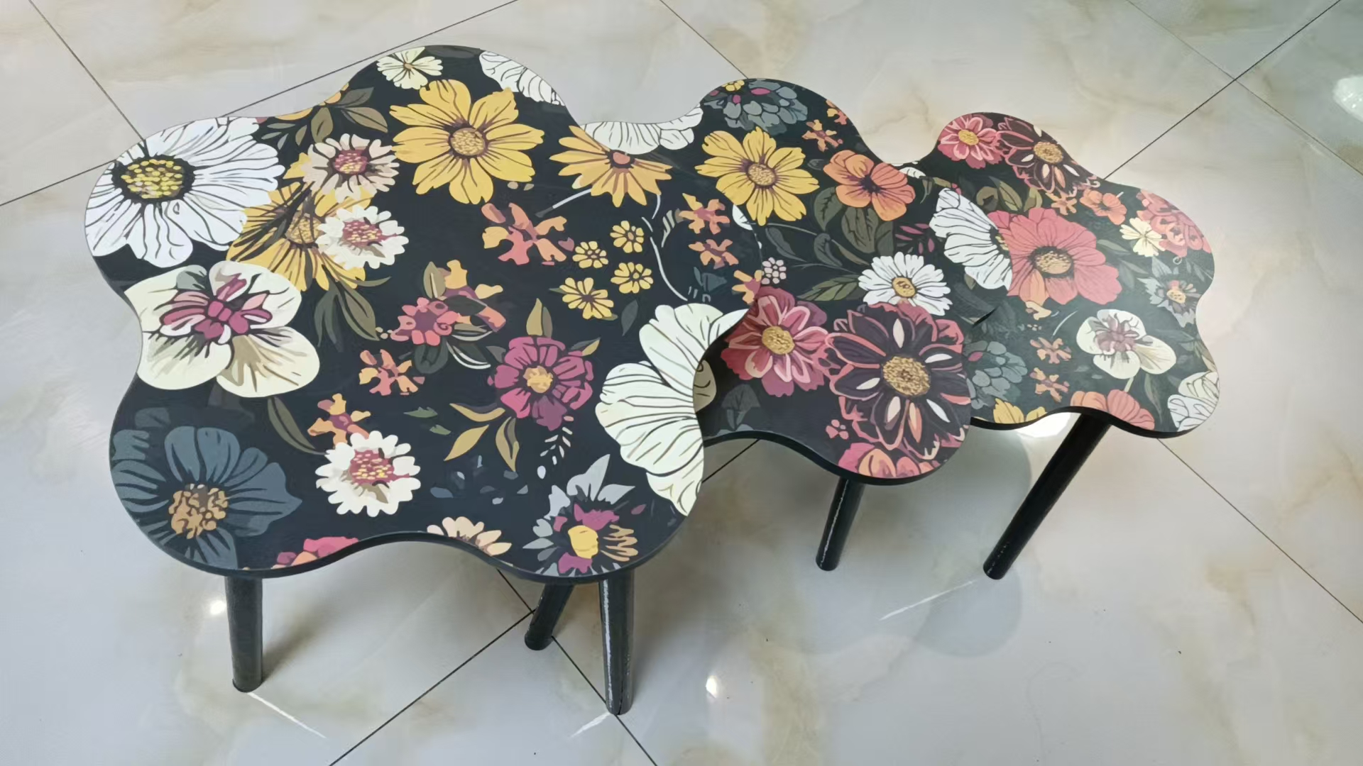 منضدة صغيرة على طاولة صغيرة على طاولة صغيرة على طاولة صغيرة بجانب طاولة صغيرة على طاولة خشبية صغيرة Application Scenario
