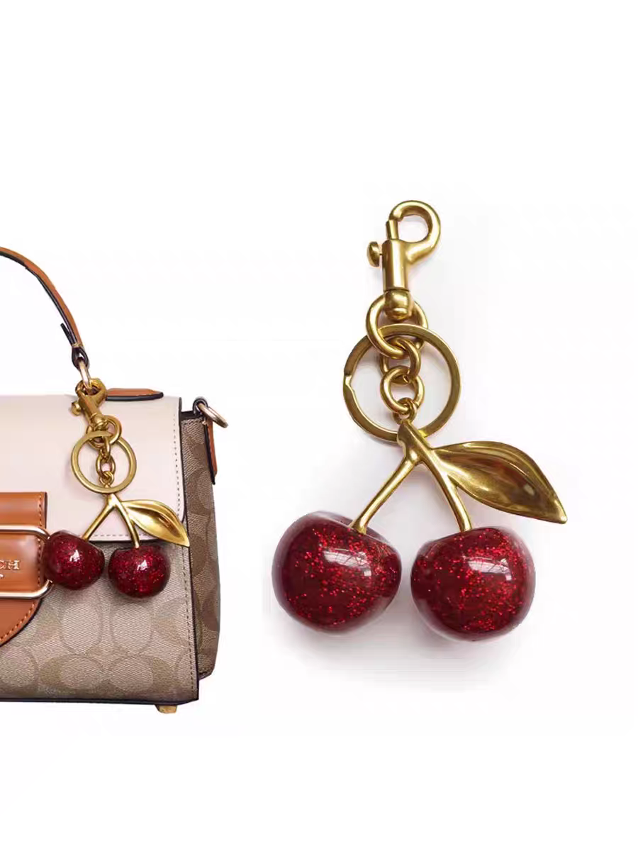 Cherry fruits are suitable for bag hangers, cherry keychains, backpack hangers, and car keychain decorations Application Scenario