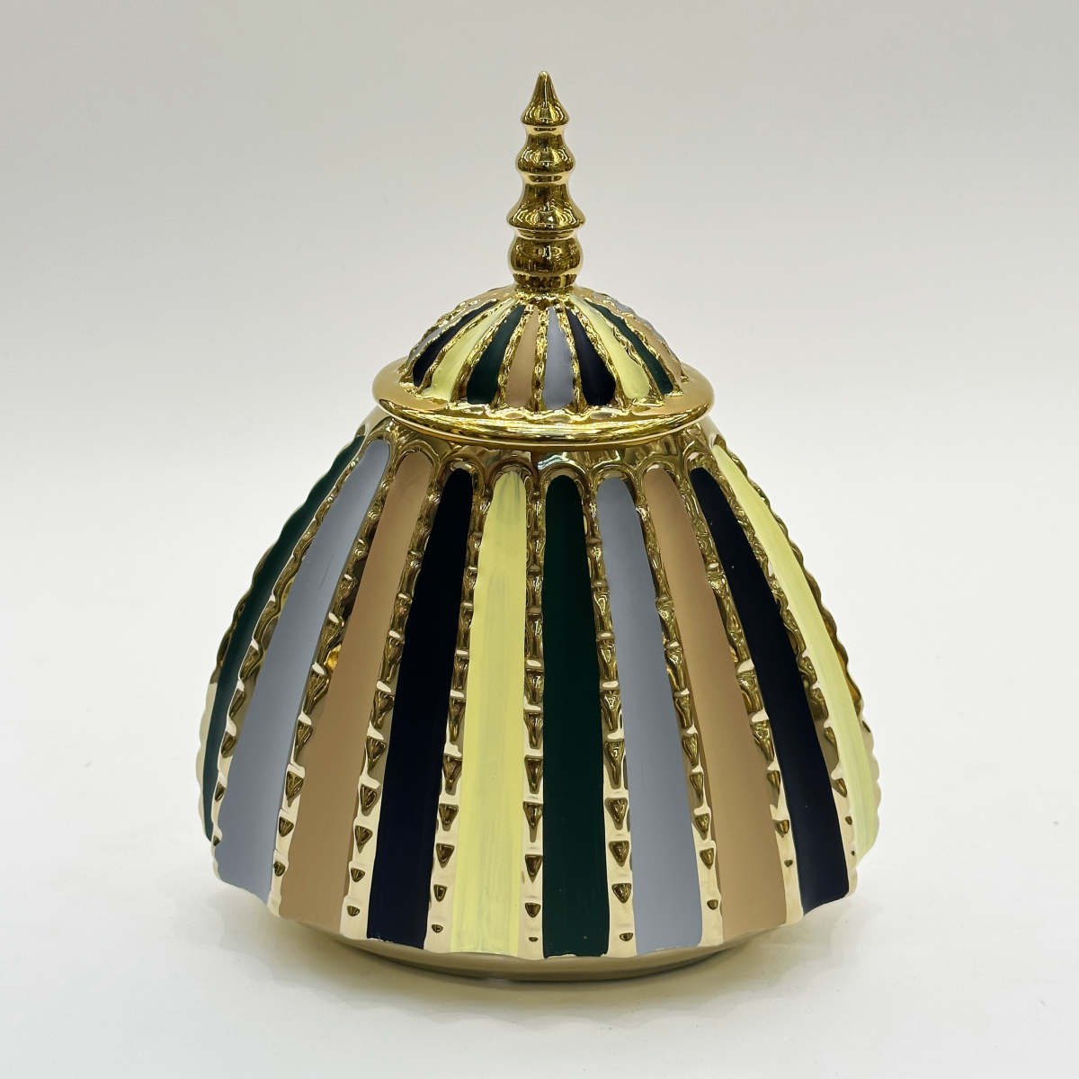هذه الزهور مزخرفة في غرفة التلفزيون، في غرفة الطعام Item Picture