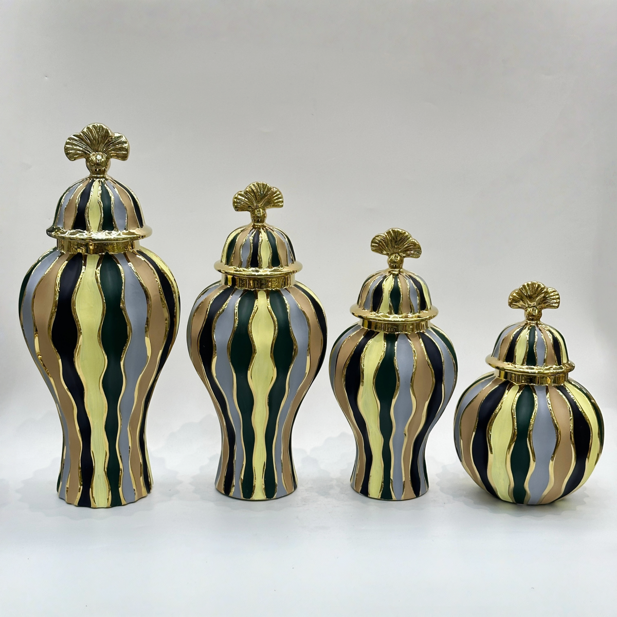 New high-end retro Chinese ceramic vase handicrafts, living room TV cabinet ornaments, dining room entrance table, dried fresh flower decorative ornaments, light luxury decorative ornaments, flower art, living room dining table ornaments, realistic flower arrangement, European style pottery