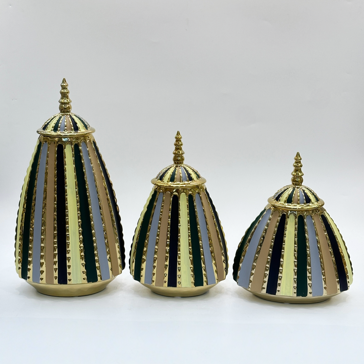 New high-end ceramic vase handicrafts for light luxury, living room TV cabinet display items, dining room entrance table, dried fresh flower decorative display items, light luxury decorative display items, floral art, living room dining table setting, realistic flower arrangement, European-style pottery
