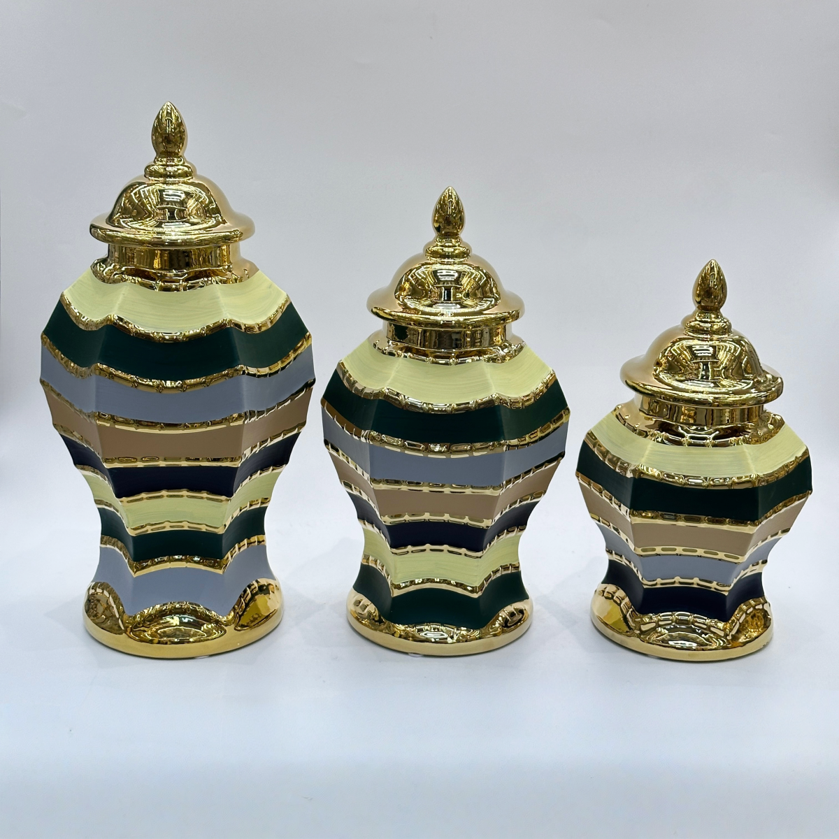 New European-style light luxury decoration, high-end retro Chinese ceramic vase handicrafts, living room TV cabinet ornaments, dining room entrance table, dried fresh flower decorative ornaments, light luxury decorative ornaments, flower art, living room dining table ornaments, realistic flower arrangement pottery