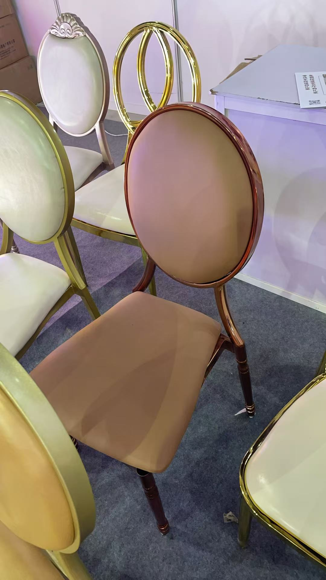 Ironwork and iron pipe stools, adult dining table stools, restaurant dining chairs, household stools, double-ring reinforced stools, set stools, creative round stools, wedding hall banquet hall, gold and silver sun chairs, hand-held wheels, hotel chairs, bamboo joint chairs, crystal hall round backrest electroplated chairs Item Picture