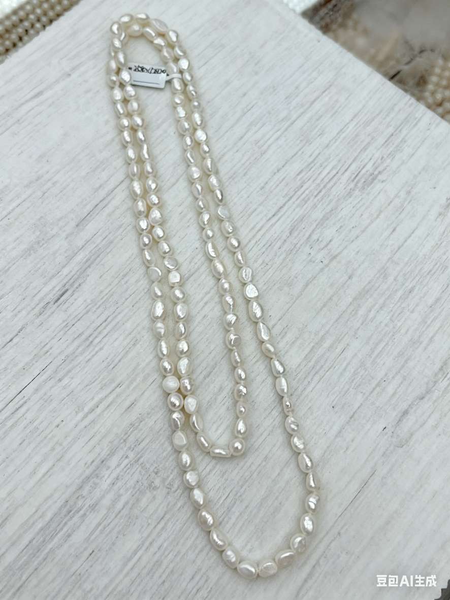 Natural freshwater pearl necklace for women is simple, versatile and exquisite. It can be worn in various ways and is a trendy jewelry accessory Application Scenario