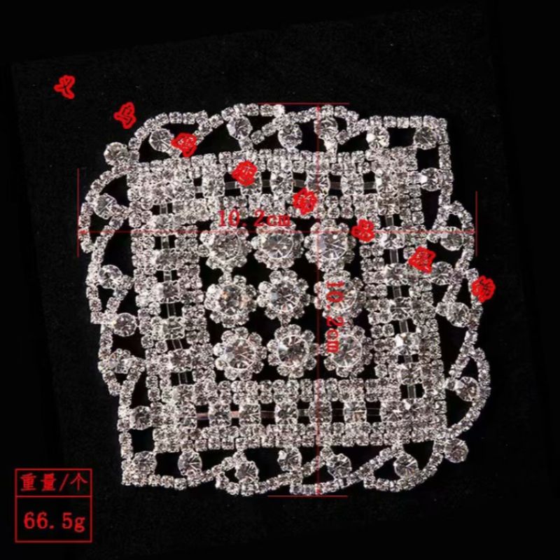 方形中间梅花镂空高档领针水钻花边服装辅料产品图