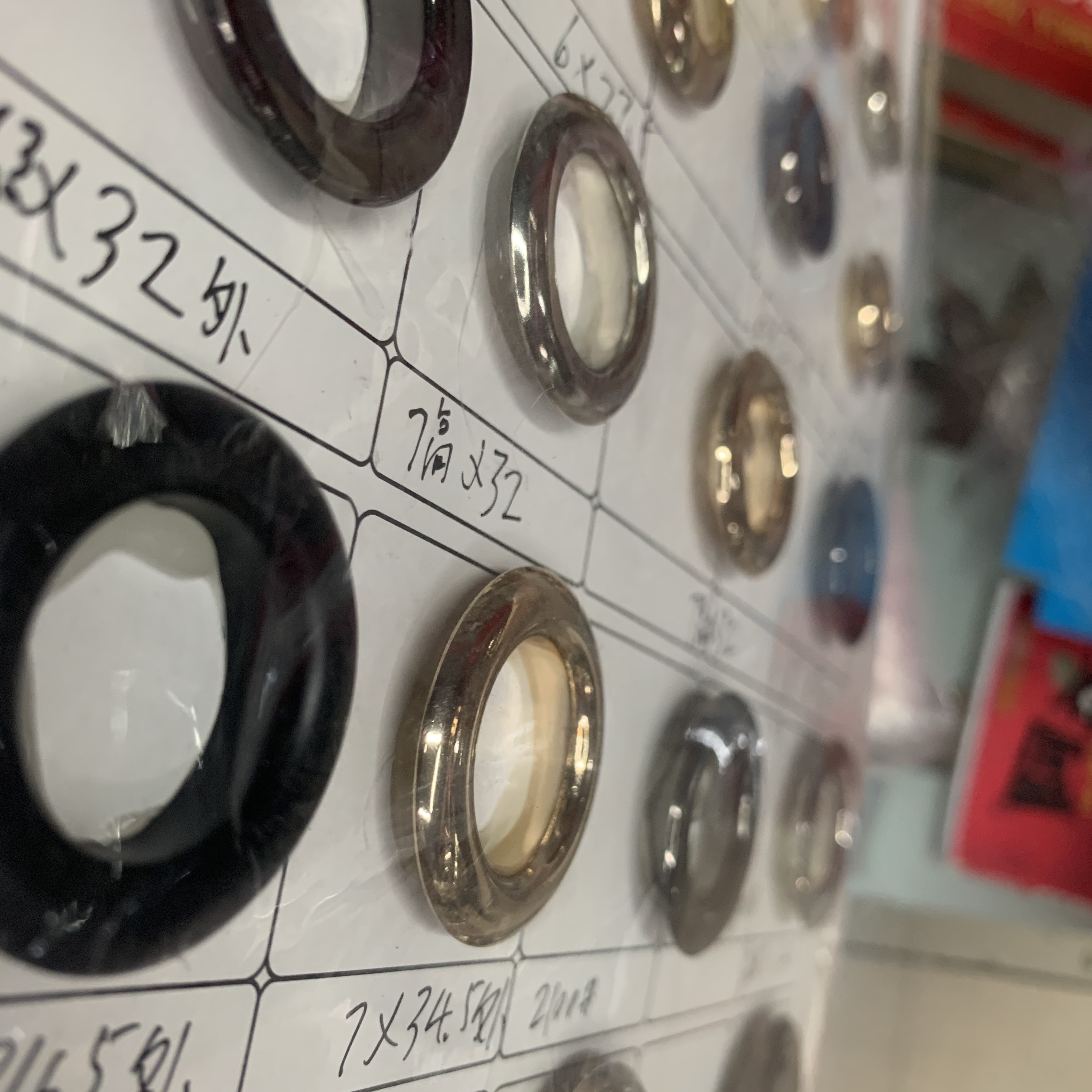箱包/箱包五金/镂空树叶片/手工包锁扣/铆钉产品图