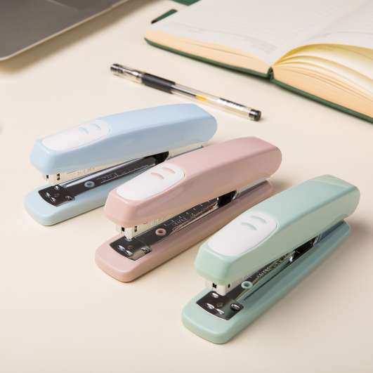 马卡龙色订书机