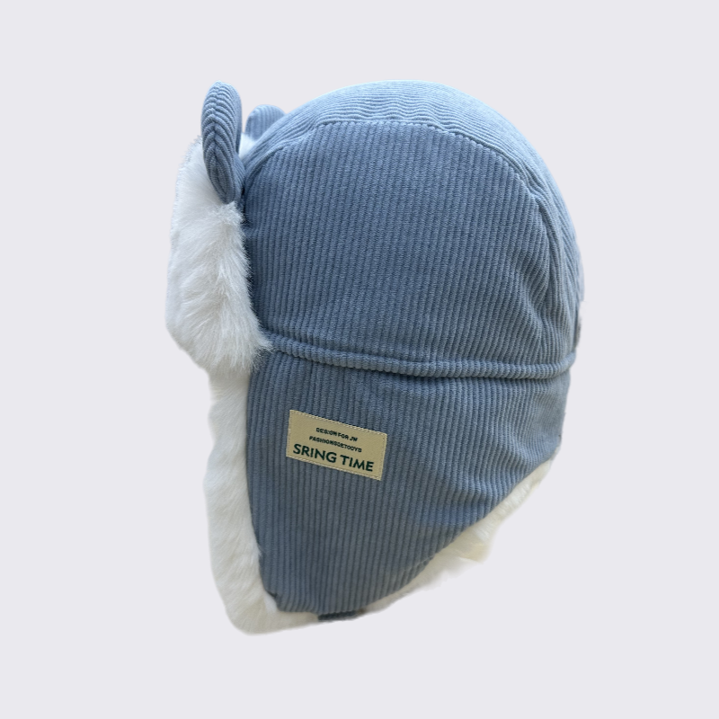 Winter Lei Feng hats and ear protectors for children are suitable for ages 5 to 15 full figure